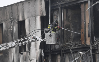 Ocho personas han fallecido después de que la avioneta en la que viajaban chocase contra un edificio de oficinas vacío en Milán