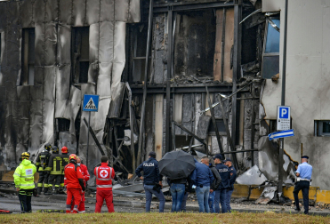 Ocho personas han fallecido después de que la avioneta en la que viajaban chocase contra un edificio de oficinas vacío en Milán