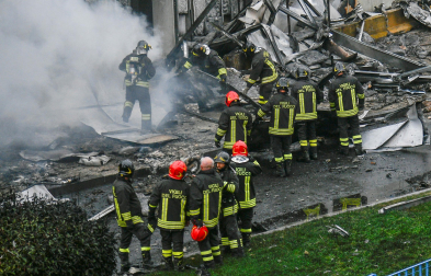 Ocho personas han fallecido después de que la avioneta en la que viajaban chocase contra un edificio de oficinas vacío en Milán