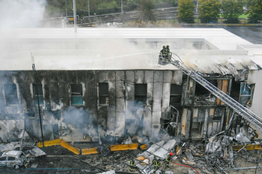 Ocho personas han fallecido después de que la avioneta en la que viajaban chocase contra un edificio de oficinas vacío en Milán
