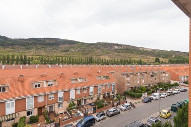 Precioso piso en Ansoáin, con dos trasteros y parking
