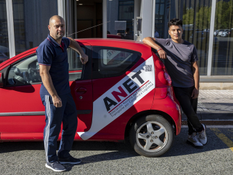 Gheorghe Grigoras y Charlie Iriarte, en el acceso a ANET