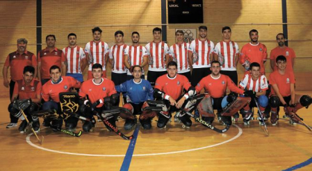 El equipo masculino de hockey patines de la UDC Rochapea que ascendió la pasada temporada a la OK Plata