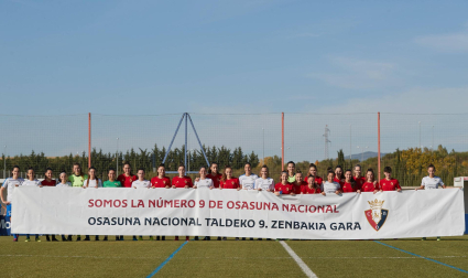 El filial rojillo y su rival en el partido de Primera Nacional, el Añorga, han desplegado una pancarta en la que se leía: "Somos la número 9 de Osasuna Nacional"