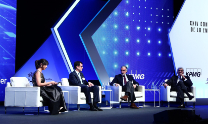 El Rey preside en Pamplona el Congreso Nacional de Empresas Familiares.
