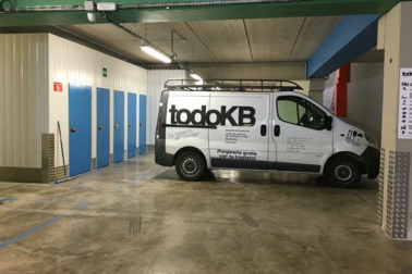 TodoKB ofrece una furgoneta gratis durante tres horas para llevar tus cosas a sus trasteros