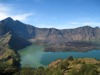 La caldera Segara Anak, creada por la erupción del Samalas