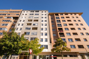 Un piso luminoso y con altura en Azpilagaña