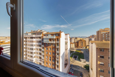 Un piso luminoso y con altura en Azpilagaña