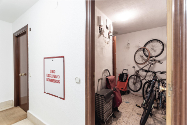 Un piso luminoso y con altura en Azpilagaña