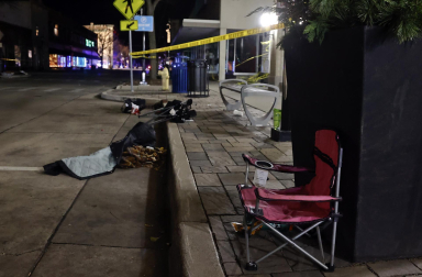Al menos cinco personas han muerto y unas 40 han resultado heridas después de que un vehículo atravesara un desfile que se estaba celebrando en la ciudad estadounidense de Waukesha, en el estado de Wisconsin