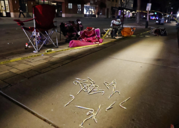 Al menos cinco personas han muerto y unas 40 han resultado heridas después de que un vehículo atravesara un desfile que se estaba celebrando en la ciudad estadounidense de Waukesha, en el estado de Wisconsin