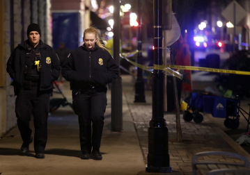 Al menos cinco personas han muerto y unas 40 han resultado heridas después de que un vehículo atravesara un desfile que se estaba celebrando en la ciudad estadounidense de Waukesha, en el estado de Wisconsin