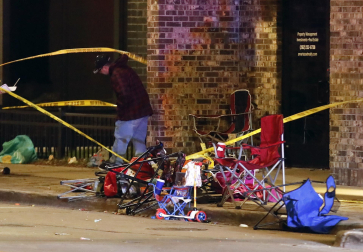 Al menos cinco personas han muerto y unas 40 han resultado heridas después de que un vehículo atravesara un desfile que se estaba celebrando en la ciudad estadounidense de Waukesha, en el estado de Wisconsin