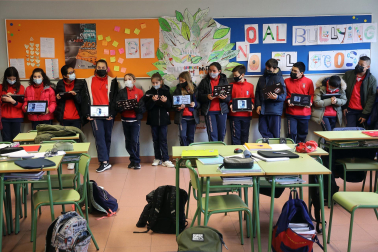 Alumnos de 1º de la ESO del colegio Santísimo Sacramento entrevistan a abuelos sobre sus costumbres navideñas