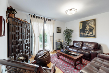 Se vende bajo con gran jardín en Puente la Reina