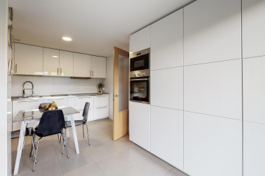 Se vende bajo con gran jardín en Puente la Reina