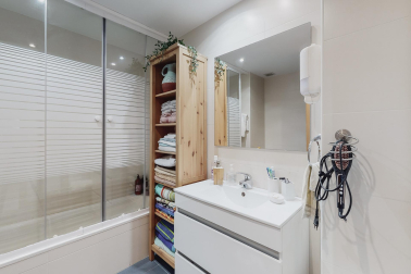 Se vende bajo con gran jardín en Puente la Reina
