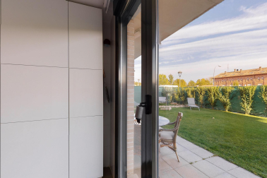 Se vende bajo con gran jardín en Puente la Reina