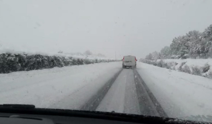 Nieve en la AP-15 a la altura de Carrascal dirección Pamplona