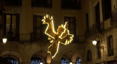 Las figuras luminosas que lo componen están repartidas por distintos puntos de la ciudad