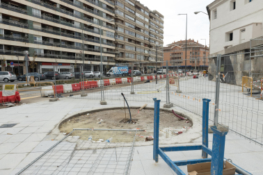 La nueva zona de estancia que se ha conseguido con la ampliación de la acera que se ha hecho junto con el edificio de Sementales tendrá una jardinera circular.