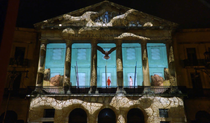 Con motivo de la conmemoración del Día de Navarra, este año se va a realizar un evento novedoso y artístico dirigido a toda la ciudadanía, que de forma gratuita podrá presenciar una proyección de ‘videomapping’ sobre la fachada del Palacio de Navarra. Se trata de una técnica visual para proyectar imágenes en movimiento o en 3D sobre superficies reales.