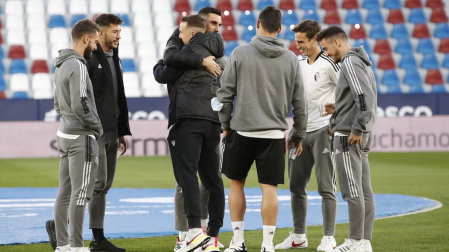 Clerc saluda a sus excompañeros rojillos en el Ciutat de Valencia