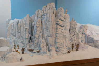 Una imagen del belén situado en un glaciar con lago, esquimales, osos polares o focas, que se estrenó en la exposición de 2019, con motivo de su 25 aniversario