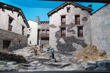 Diorama de la exposición de la Asociación de Belenistas Santa Ana que plasma la escena en la que Isabel comunica a la Virgen María que está embarazada