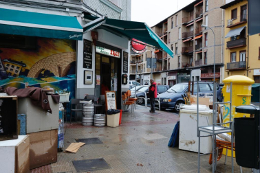 Día después de las importantes inundaciones en el barrio pamplonés de la Rochapea.