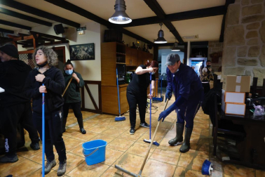Día después de las importantes inundaciones en el barrio pamplonés de la Rochapea.