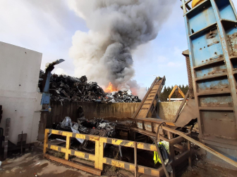 Imagen del incendio de la empresa Medenasa Chatarra y derivados, situada en Berrioplano