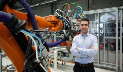 Enrique Velar Cano (Murillo El Fruto), de 22 años, ha sido reconocido con el premio al Mejor Aprendiz del Grupo Volkswagen