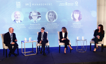 De izquierda a derecha: Juan Cruz Cigudosa, consejero de Universidad, Innovación y Transformación Digital del Gobierno de Navarra, Roberto Sánchez, secretario de Estado de Telecomunicaciones