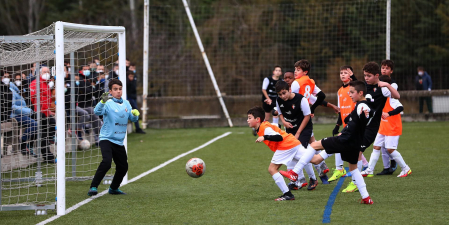 Imagen de uno de los partidos del Torneo Interescolar disputados el martes 28 de diciembre