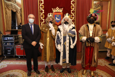 Los Reyes Magos, en el Ayuntamiento de Pamplona./