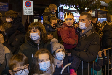 Las calles de Pamplona se llenaron de luz, color y magia en la Cabalgata de los Reyes magos