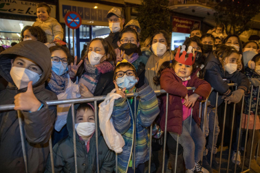 Las calles de Pamplona se llenaron de luz, color y magia en la Cabalgata de los Reyes magos