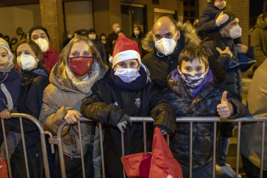 Las calles de Pamplona se llenaron de luz, color y magia en la Cabalgata de los Reyes magos