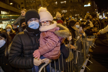 Las calles de Pamplona se llenaron de luz, color y magia en la Cabalgata de los Reyes magos