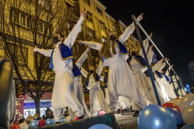 Las calles de Pamplona se llenaron de luz, color y magia en la Cabalgata de los Reyes magos