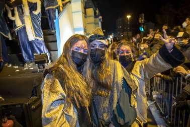 Las calles de Pamplona se llenaron de luz, color y magia en la Cabalgata de los Reyes magos