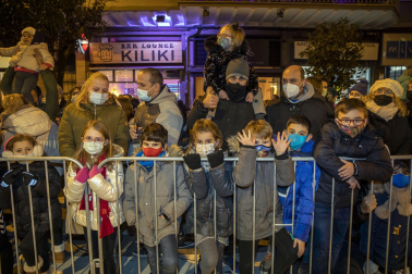Las calles de Pamplona se llenaron de luz, color y magia en la Cabalgata de los Reyes magos
