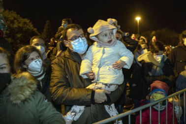 Las calles de Pamplona se llenaron de luz, color y magia en la Cabalgata de los Reyes magos
