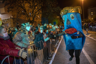 Las calles de Pamplona se llenaron de luz, color y magia en la Cabalgata de los Reyes magos