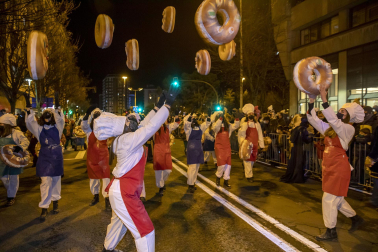 Las calles de Pamplona se llenaron de luz, color y magia en la Cabalgata de los Reyes magos