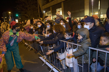 Las calles de Pamplona se llenaron de luz, color y magia en la Cabalgata de los Reyes magos