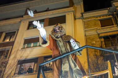 Las calles de Pamplona se llenaron de luz, color y magia en la Cabalgata de los Reyes magos