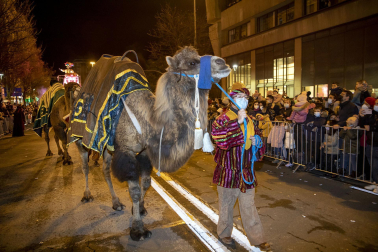 Las calles de Pamplona se llenaron de luz, color y magia en la Cabalgata de los Reyes magos